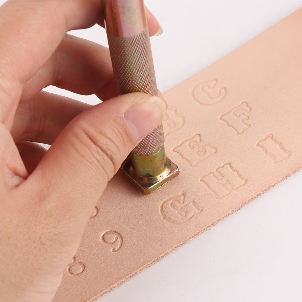 Craftsman Letter and Number St - огляд і ціна Leatherwork Kit